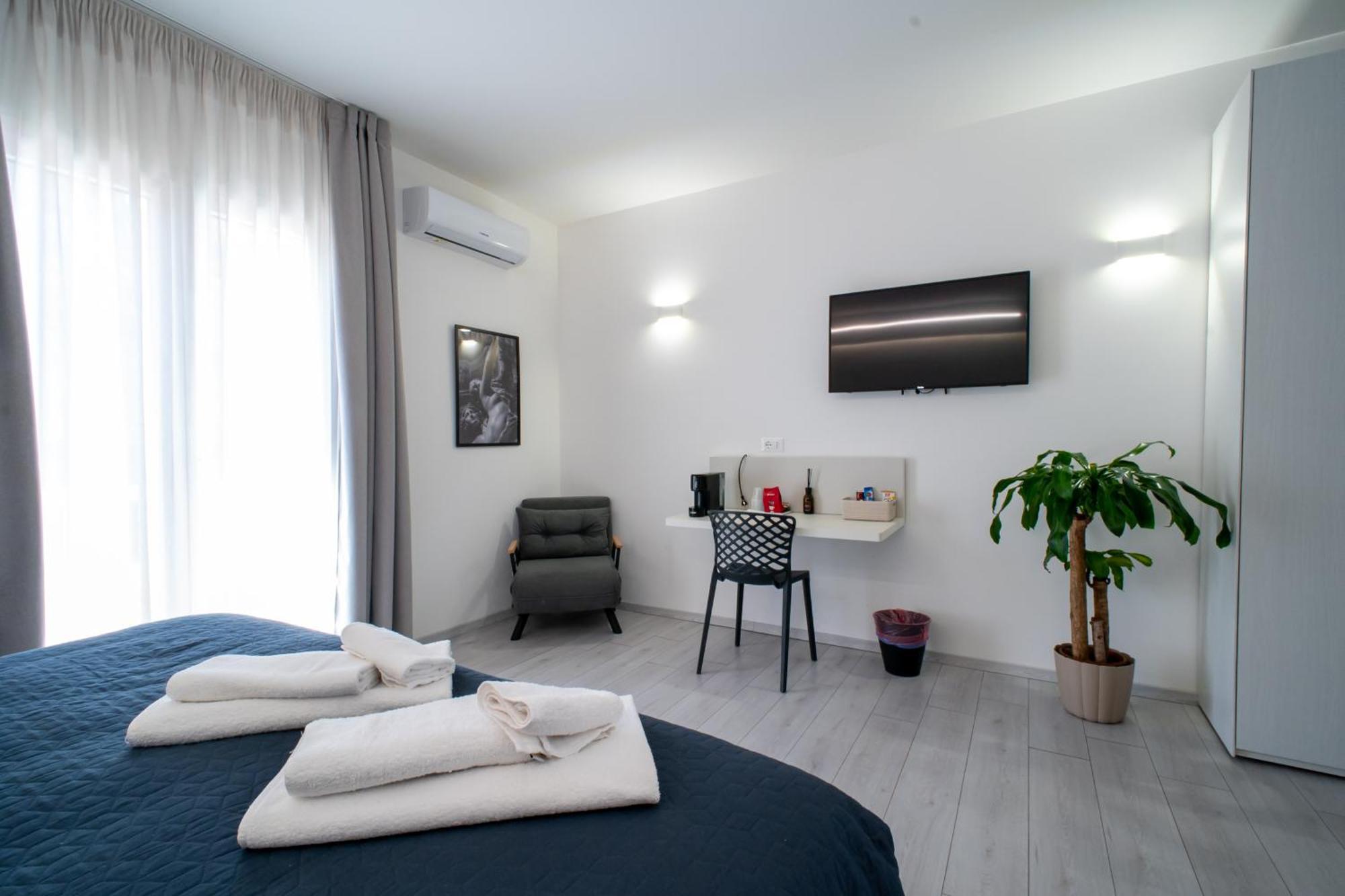 Affittacamere Mani - Camere Con Bagno Privato Gela Bagian luar foto