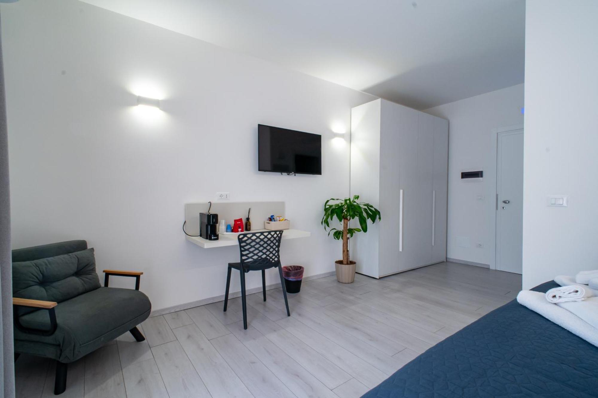 Affittacamere Mani - Camere Con Bagno Privato Gela Bagian luar foto